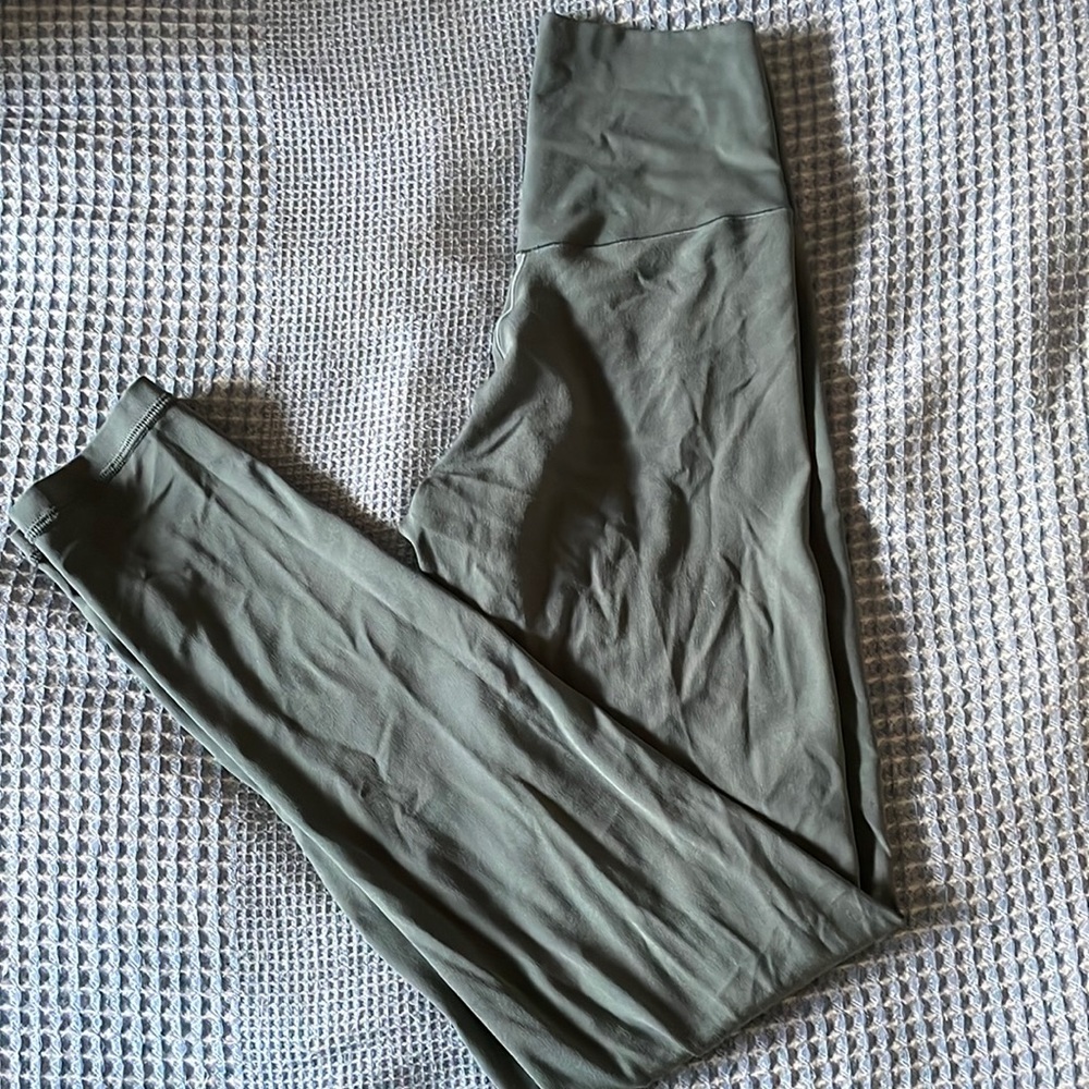 SAGE GREEN CROSSOVER AERIE LEGGINGS